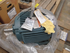 MOTOR, ELECTRIC TYPE, 10 HORSEPOWER, 460VAC 3 PHASE 60HZ ELEC RATING, 1200 RPM, 256T FRAME, TEFC ENCLOSURE, CONTINUOUS DUTY. PART # 3YF882327 (W-44) LOADING & HANDLING FEE $15-